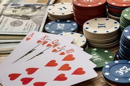 Tiến lên là trò chơi bài quen thuộc với nhiều người Việt Nam